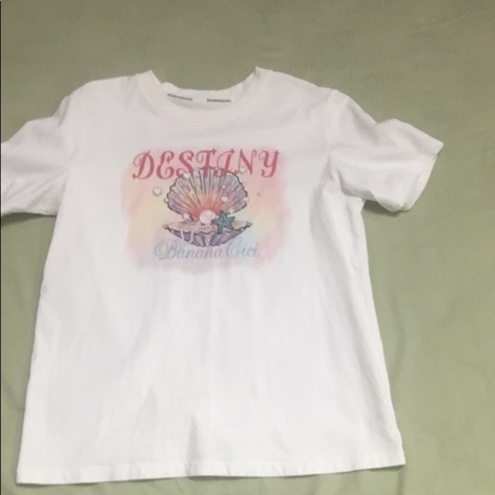 White pure cotton T-shirt with shell print.